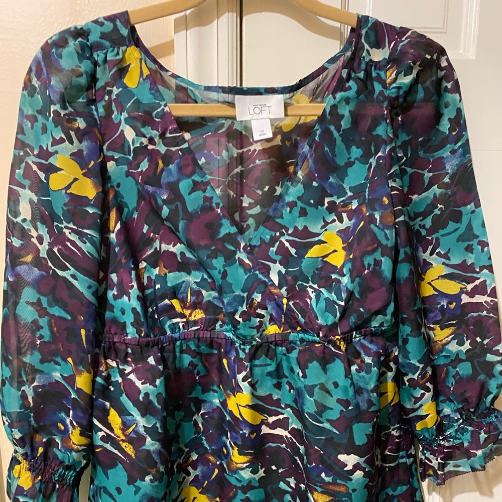LOFT - MEDUIM SIZE BLOUSE